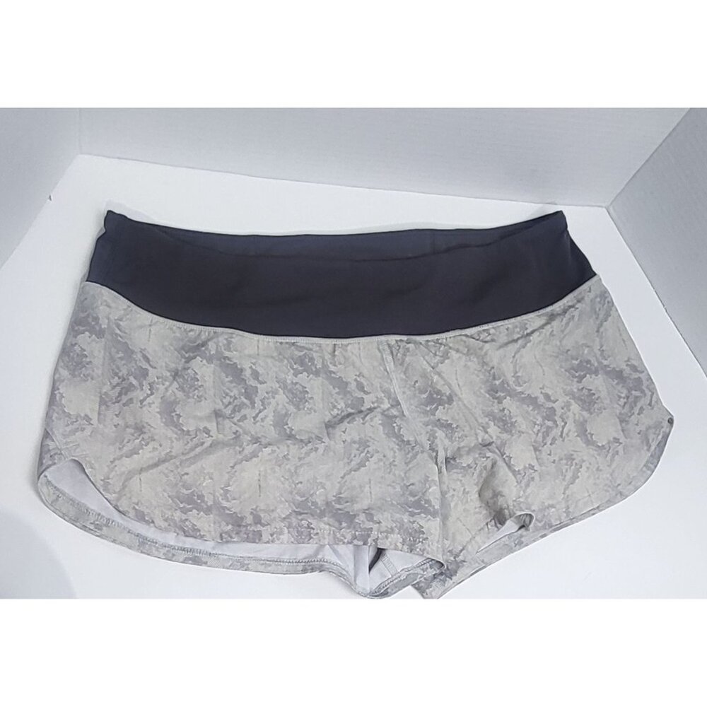 Vuori Womens Rise and Shine Performance Shorts Size Large